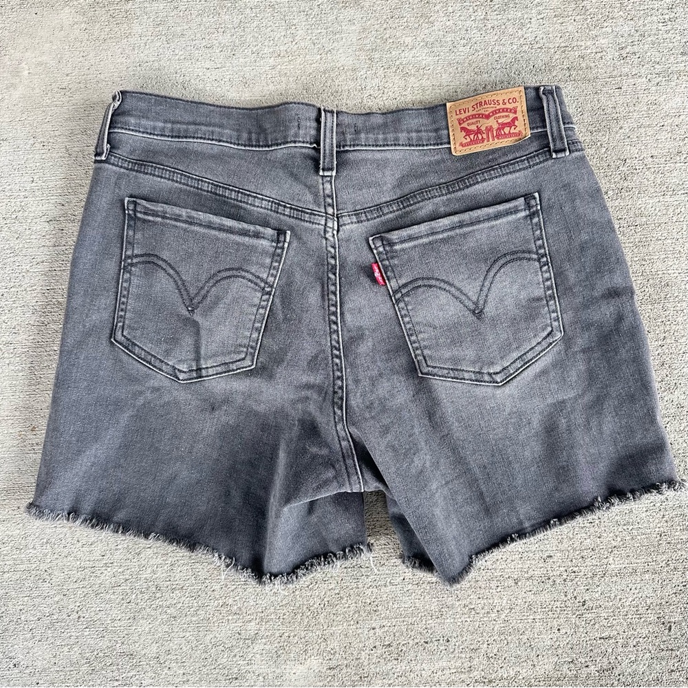 Levi’s Mid Length Denim Shorts Size 30